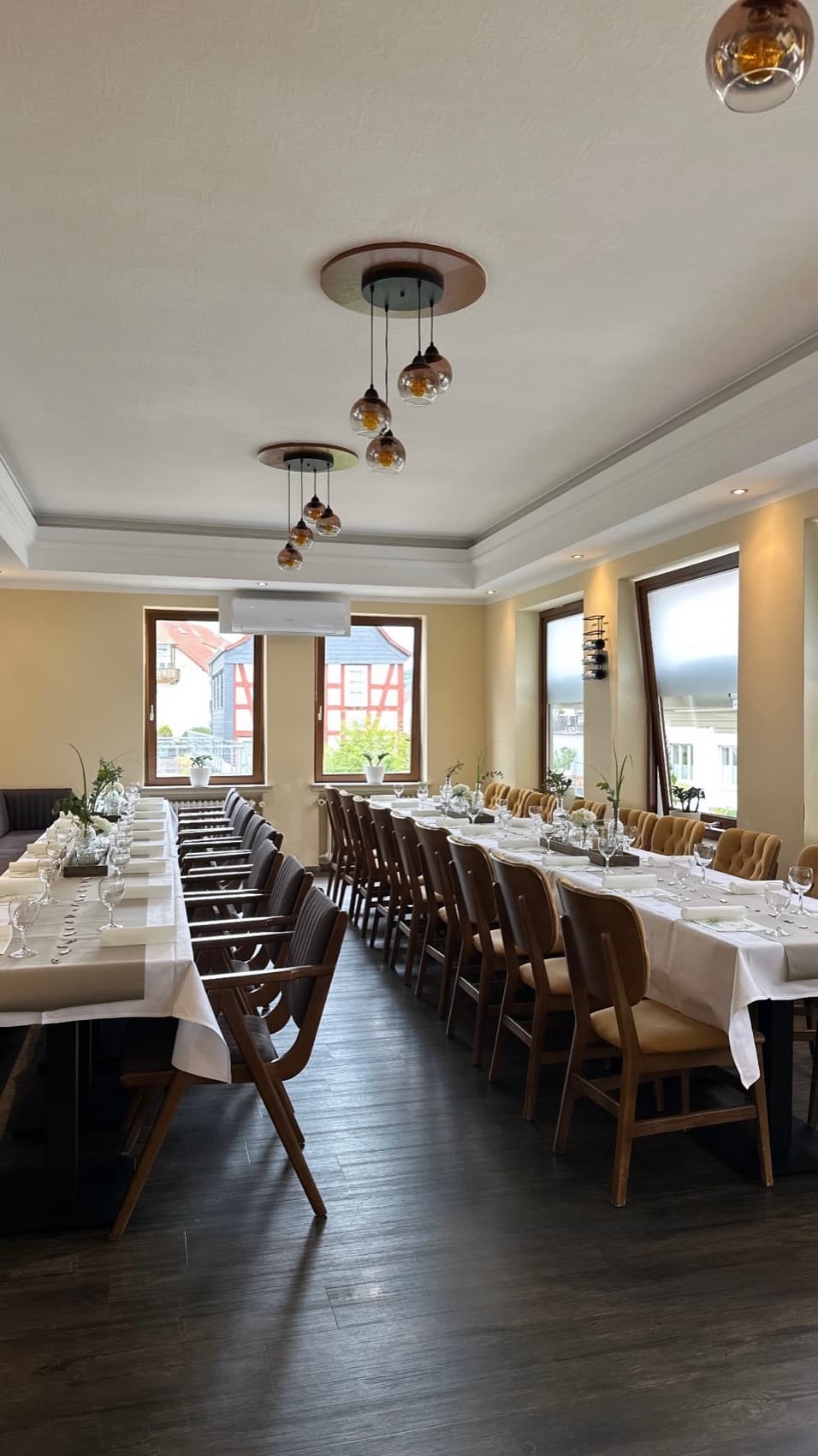 Festlich gedeckter Tisch im Restaurant Lorösch