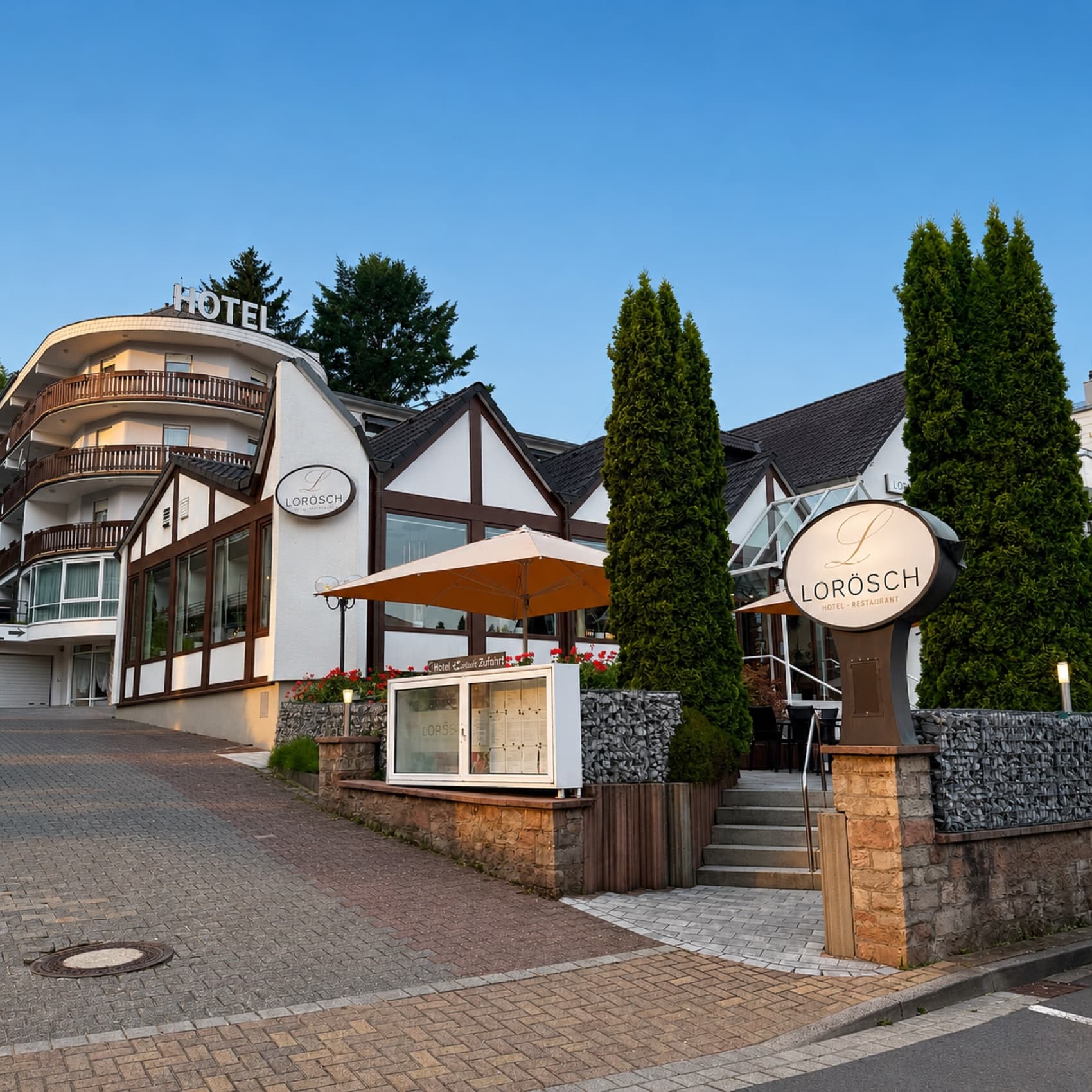 Hotel Lorösch mit dem markanten Rundbau in Bad Orb